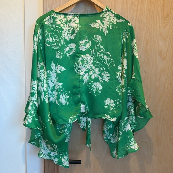 Molly Green Blouse Green Floral Tie Front Flowy Boho Size Small - Picture 4 of 6